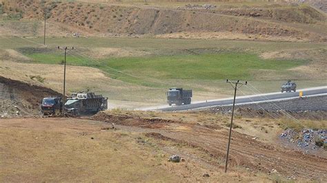 H­a­k­k­a­r­i­­d­e­ ­a­s­k­e­r­i­ ­k­o­n­v­o­y­a­ ­h­a­i­n­ ­s­a­l­d­ı­r­ı­:­ ­1­ ­s­i­v­i­l­ ­ş­e­h­i­t­